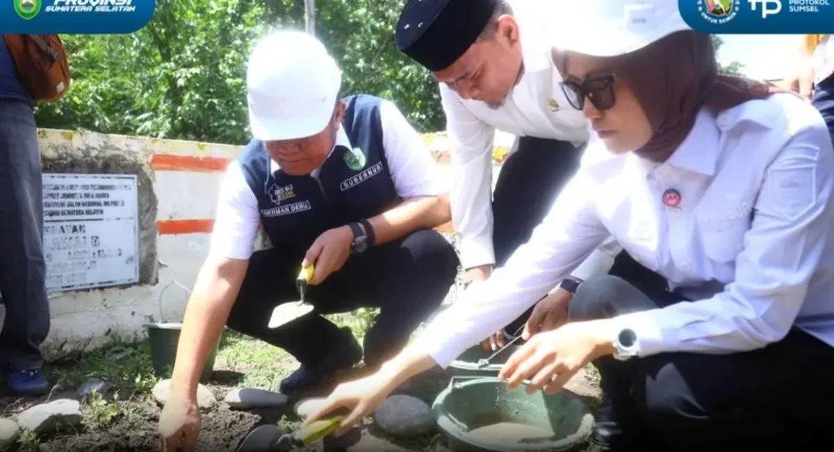 Gubernur Sumsel Herman Deru saat peletakan batu pertama Jembatan Air Lawai B Lahat.