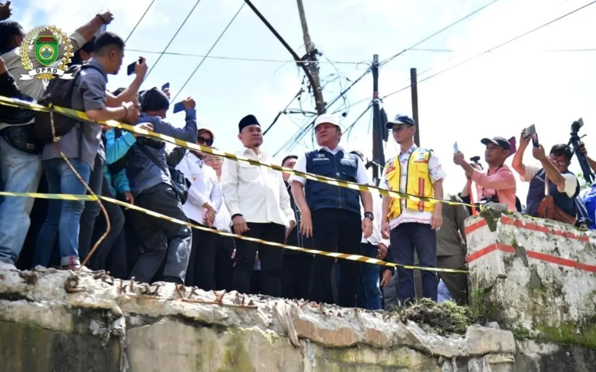 Gubernur Sumsel Herman Deru saat peletakan batu pertama Jembatan Air Lawai B Lahat.