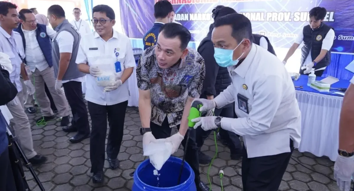 Pemusnahan 16,9 kilogram sabu hasil jaringan internasional oleh BNNP Sumsel di Banyuasin.