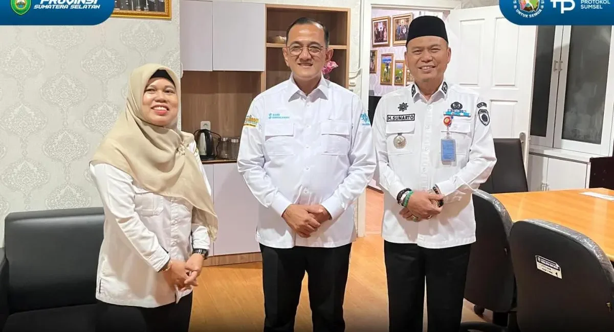 Sekretaris Daerah (Sekda) Sumsel, Edward Candra, langsung terjun ke lapangan untuk memastikan seluruh lini pelayanan publik tidak "lemas" setelah libur panjang. (BEKISARMEDIA.ID/HAIRUDIN)