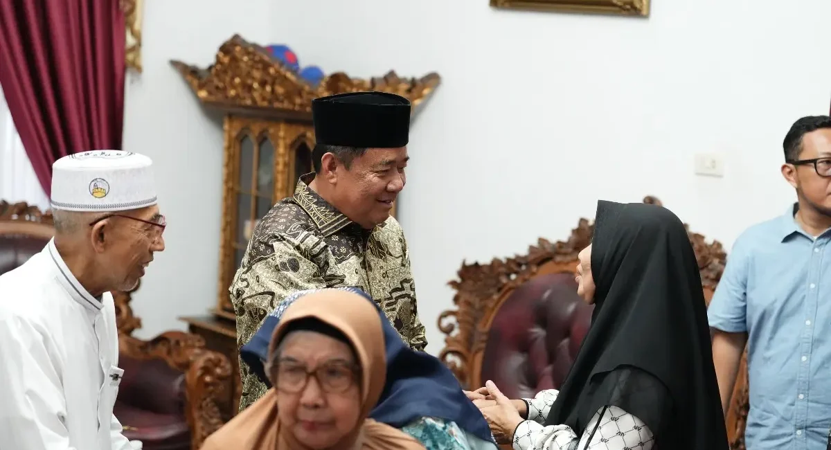 Wagub Sumsel, Cik Ujang, saat memberikan sambutan di acara Halal Bihalal IKLS di Pakjo Palembang.