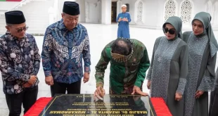 Menteri Agama (Menag) Republik Indonesia, Nasaruddin Umar, meresmikan Masjid Dr. Irzanita Al Mukarromah yang berada di lingkungan Kampus Universitas Kader Bangsa (UKB), hari Rabu, 13 Mei 2026. (BEKISARMEDIA.ID/ANGGA)