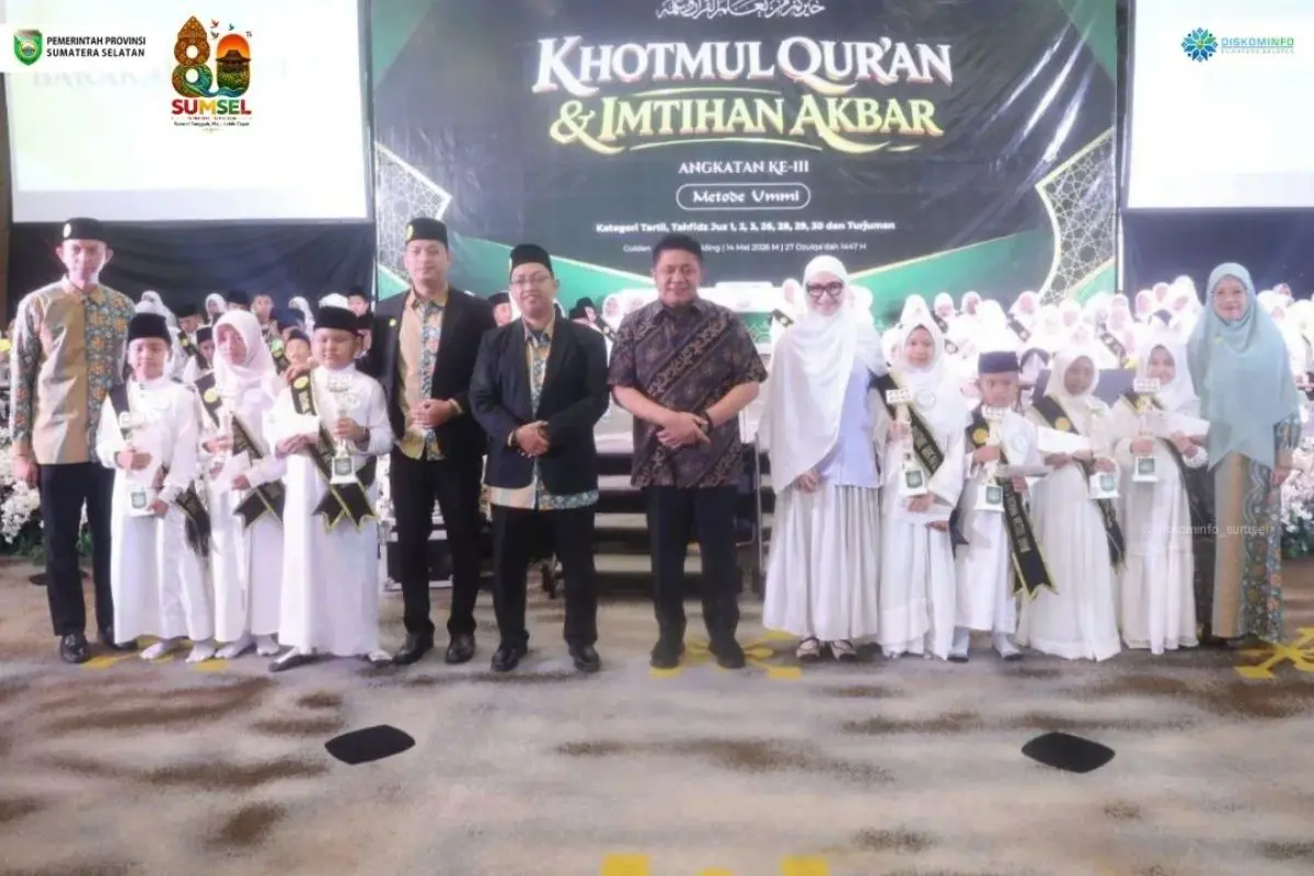 Hadiri Imtihan Akbar, Herman Deru Ingatkan Peran Ibu sebagai Madrasah Pertama Anak 5 Herman Deru saat menghadiri Pembukaan Kegiatan Khotmul Quran dan Imtihan Akbar Angkatan III Tartil, Tahfidz, dan Turjuman Metode Ummi yang diselenggarakan oleh Ummi Palembang di Grand Ballroom Golden Sriwijaya, Kamis, 14 Mei 2026. (BEKISARMEDIA.ID/HAIRUDIN)