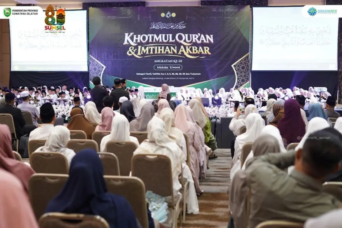Hadiri Imtihan Akbar, Herman Deru Ingatkan Peran Ibu sebagai Madrasah Pertama Anak 3 Herman Deru saat menghadiri Pembukaan Kegiatan Khotmul Quran dan Imtihan Akbar Angkatan III Tartil, Tahfidz, dan Turjuman Metode Ummi yang diselenggarakan oleh Ummi Palembang di Grand Ballroom Golden Sriwijaya, Kamis, 14 Mei 2026. (BEKISARMEDIA.ID/HAIRUDIN)