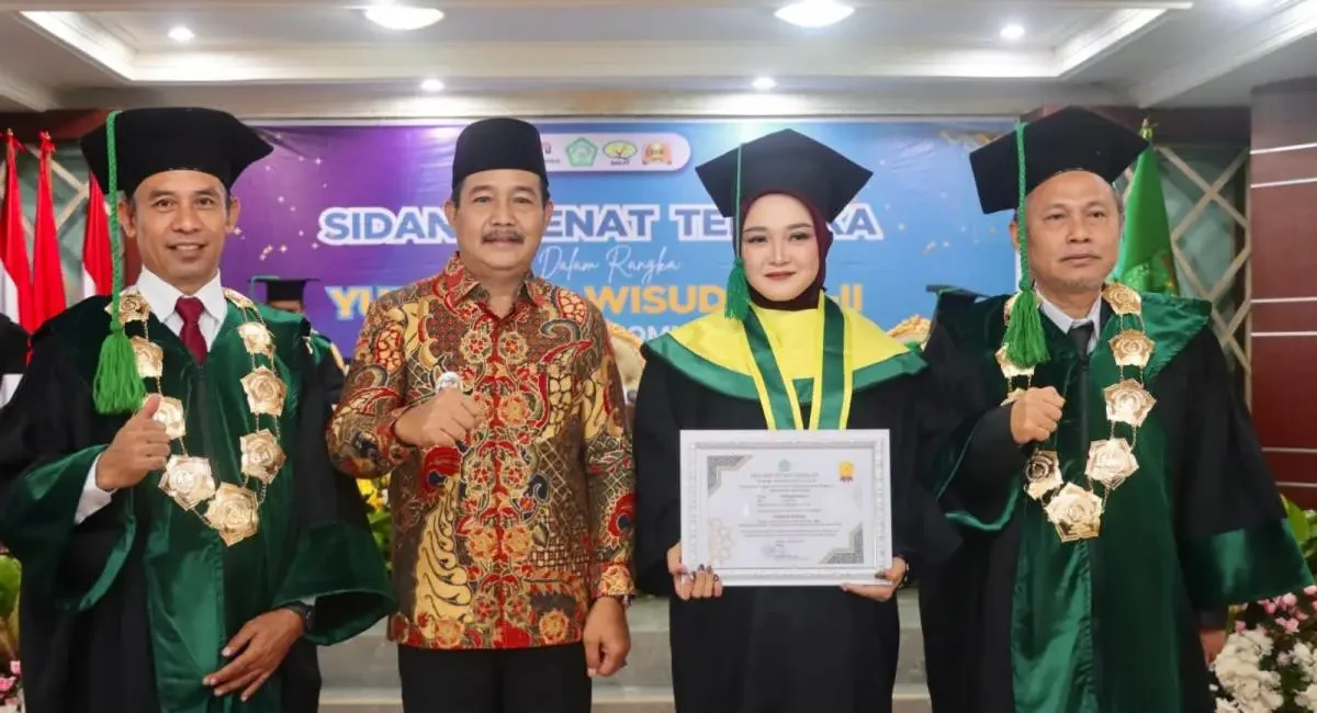Wakil Bupati Kabupaten Musi Banyuasin (Muba), Abdur Rohman Husen, menghadiri secara langsung Wisuda ke-II Program Studi S1 Ekonomi Syariah Sekolah Tinggi Ekonomi Islam (STEI) Sekayu Palembang, di Auditorium Pemerintah Kabupaten (Pemkab) Muba, hari Kamis, tanggal 14 Mei 2026. (BEKISARMEDIA.ID/ANGGA)