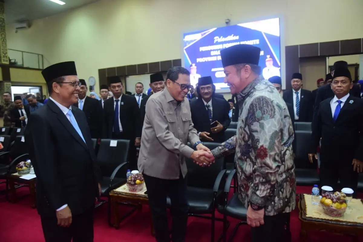 Gubernur Sumsel, Herman Deru, secara langsung melantik jajaran pengurus Forum Komite SMA-SMK-SLB Provinsi Sumsel periode 2026-2029 di Graha Bina Praja, Palembang, hari Sabtu, 2 Mei 2026. (BEKISARMEDIA.ID/HAIRUDIN)