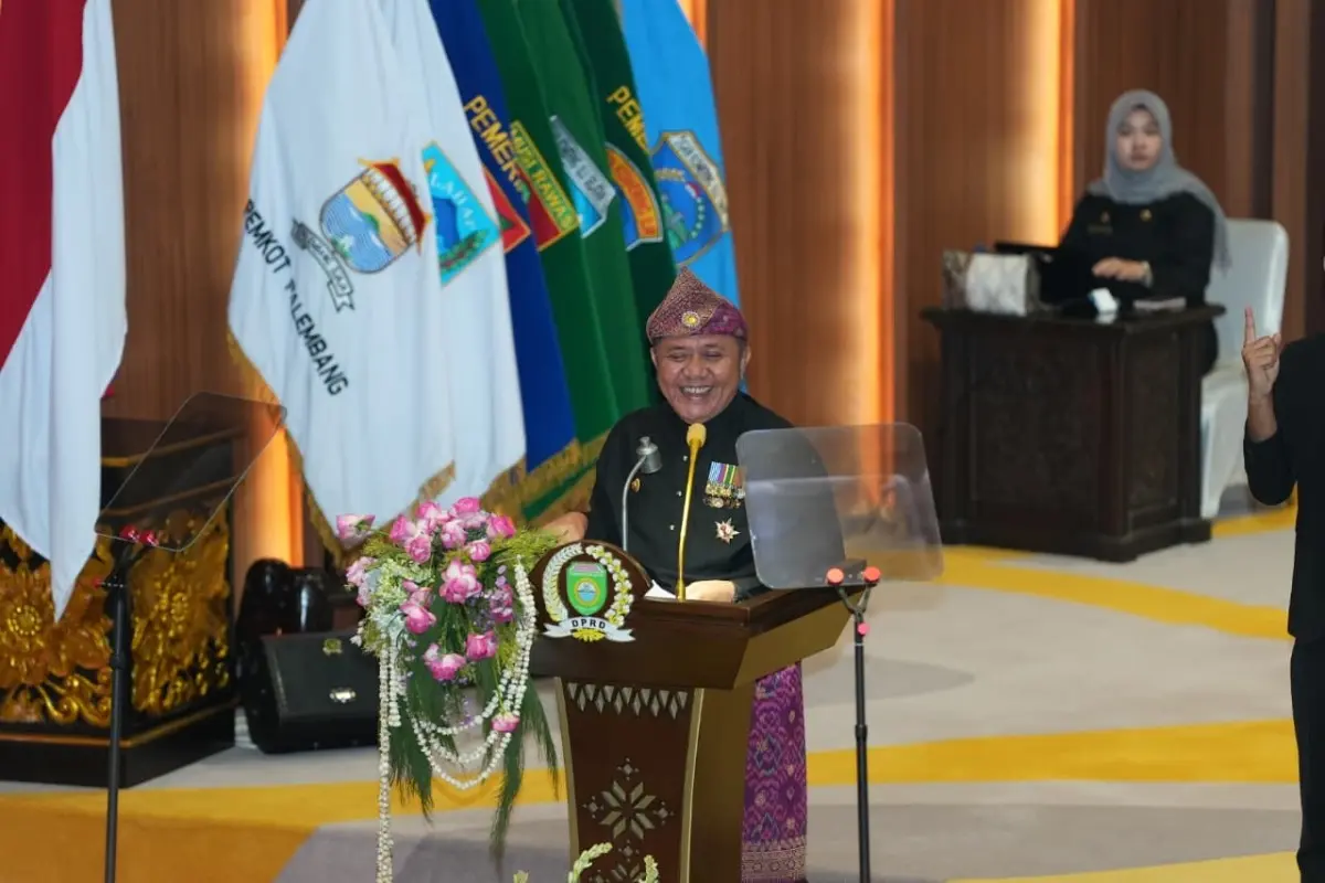 Gubernur Provinsi Sumatra Selatan (Sumsel), Herman Deru, memaparkan sejumlah capaian prestisius dan arah kebijakan masa depan, dalam Rapat Paripurna Istimewa DPRD Provinsi Sumsel pada hari Senin, tanggal 18 Mei 2026. (BEKISARMEDIA.ID/HAIRUDIN)