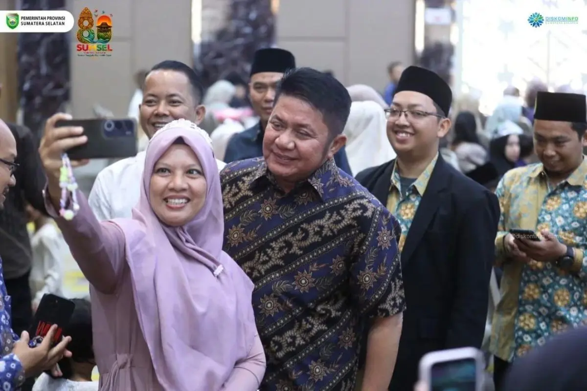 Hadiri Imtihan Akbar, Herman Deru Ingatkan Peran Ibu sebagai Madrasah Pertama Anak 4 Herman Deru saat menghadiri Pembukaan Kegiatan Khotmul Quran dan Imtihan Akbar Angkatan III Tartil, Tahfidz, dan Turjuman Metode Ummi yang diselenggarakan oleh Ummi Palembang di Grand Ballroom Golden Sriwijaya, Kamis, 14 Mei 2026. (BEKISARMEDIA.ID/HAIRUDIN)