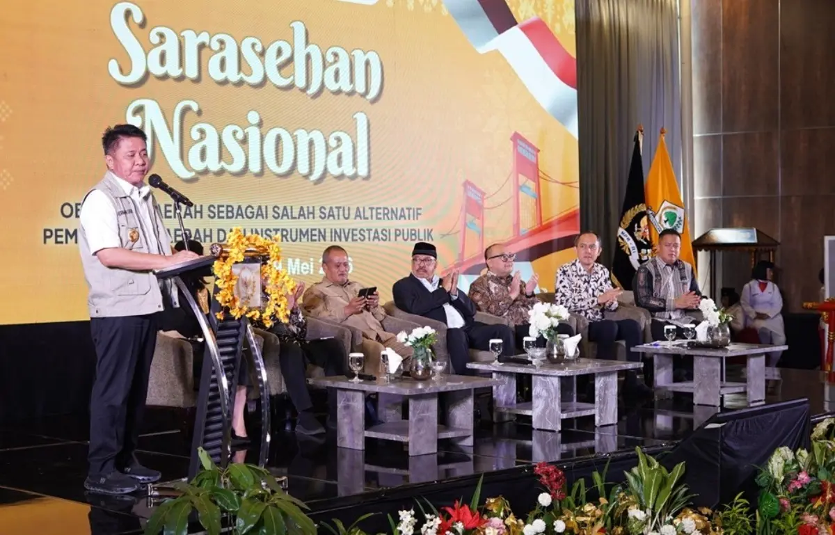 Gubernur Sumatra Selatan (Sumsel), Herman Deru, saat menghadiri Sarasehan Kebangsaan Majelis Permusyawaratan Rakyat (MPR) Republik Indonesia (RI) yang mengusung tema Obligasi Daerah sebagai Alternatif Pembiayaan Pembangunan dan Instrumen Investasi Publik, di Hotel Aston Palembang, Selasa, 19 Mei 2026. (BEKISARMEDIA.ID/HAIRUDIN)