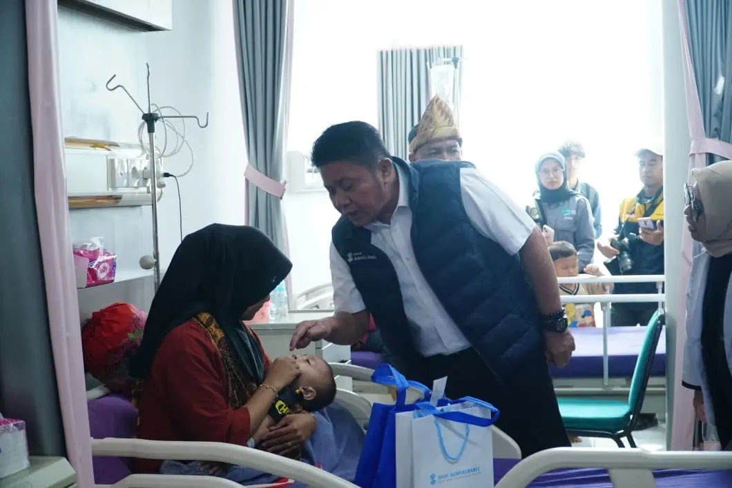 Peringati HUT ke-80, Pemprov Sumsel Gelar Bakti Sosial Operasi Bibir Sumbing bagi Puluhan Pasien 4 Gubernur Sumatra Selatan (Sumsel), Herman Deru, meninjau langsung pelaksanaan bakti sosial operasi celah bibir dan langit-langit (bibir sumbing) di Rumah Sakit Gigi dan Mulut (RSGM) Provinsi Sumsel, Jum'at, 22 Mei 2026. (BEKISARMEDIA.ID/HAIRUDIN)