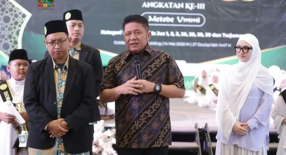 Herman Deru saat menghadiri Pembukaan Kegiatan Khotmul Quran dan Imtihan Akbar Angkatan III Tartil, Tahfidz, dan Turjuman Metode Ummi yang diselenggarakan oleh Ummi Palembang di Grand Ballroom Golden Sriwijaya, Kamis, 14 Mei 2026.