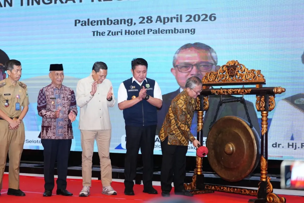 Kepala Perpustakaan Nasional RI, Prof. E. Aminudin Aziz, membuka Rapat Teknis Urusan Perpustakaan se-Sumsel, di Ballroom Hotel The Zuri Palembang, pada hari Selasa, tanggal 28 April 2026. (BEKISARMEDIA.ID/HAIRUDIN)