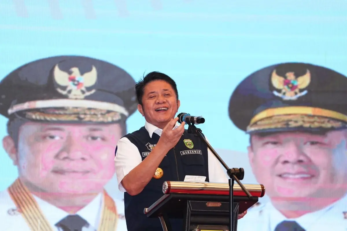Gubernur Sumatra Selatan (Sumsel), Herman Deru, memberikan sambutan pada Rapat Teknis Urusan Perpustakaan se-Sumsel, di Ballroom Hotel The Zuri Palembang, pada hari Selasa, tanggal 28 April 2026. (BEKISARMEDIA.ID/HAIRUDIN)