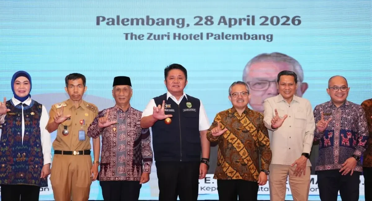 Gubernur Sumatra Selatan (Sumsel), Herman Deru, menghadiri Rapat Teknis Urusan Perpustakaan se-Sumsel, di Ballroom Hotel The Zuri Palembang, pada hari Selasa, tanggal 28 April 2026. (BEKISARMEDIA.ID/HAIRUDIN)