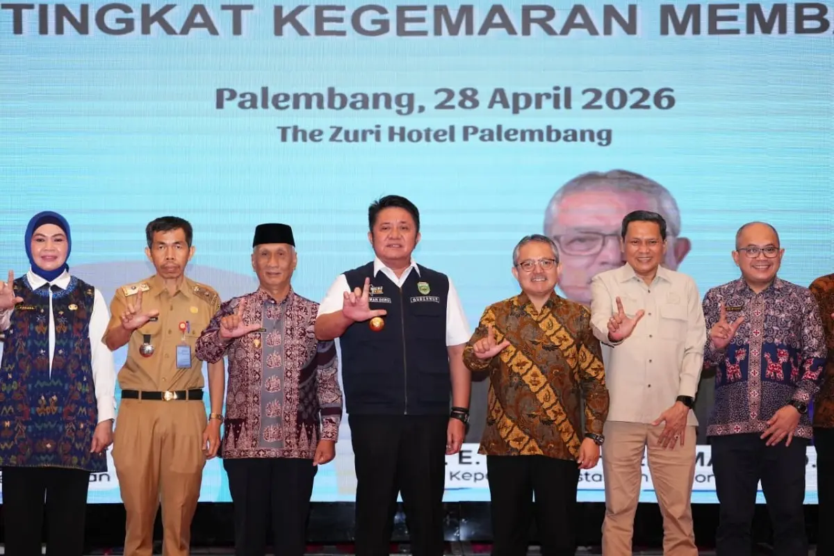 Gubernur Sumatra Selatan (Sumsel), Herman Deru, menghadiri Rapat Teknis Urusan Perpustakaan se-Sumsel, di Ballroom Hotel The Zuri Palembang, pada hari Selasa, tanggal 28 April 2026. (BEKISARMEDIA.ID/HAIRUDIN)