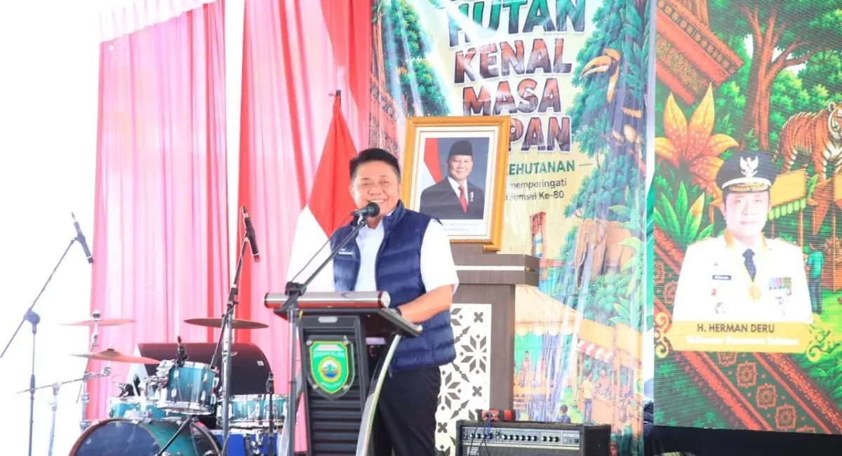 Gubernur Provinsi Sumatera Selatan, Herman Deru, saat menghadiri Festival Kehutanan bertajuk Kenal Hutan, Kenal Masa Depan, yang diselenggarakan di Universitas Islam Negeri (UIN) Raden Fatah Palembang, pada hari Rabu, tanggal 21 Mei 2026. (BEKISARMEDIA.ID/HAIRUDIN)