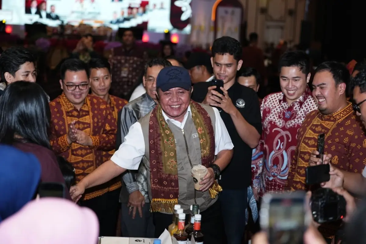 Gubernur Sumsel, Herman Deru, secara resmi membuka Forum Bisnis Daerah (FORBISDA) 2026 di The Sultan Convention Center, Rabu, 29 April 2026. (BEKISARMEDIA.ID/HAIRUDIN)