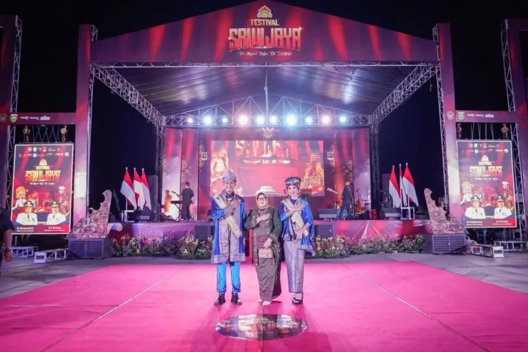ketua-tp-pkk-muba-terima-sertifikat-warisan-budaya-takbenda-festival-sriwijaya Empat karya budaya asli Kabupaten Musi Banyuasin (Muba) resmi mendapatkan pengakuan nasional, dengan ditetapkan sebagai Warisan Budaya Takbenda (WBTb) oleh Kementerian Kebudayaan Republik Indonesia. (BEKISARMEDIA.ID/WAHYUDI)
