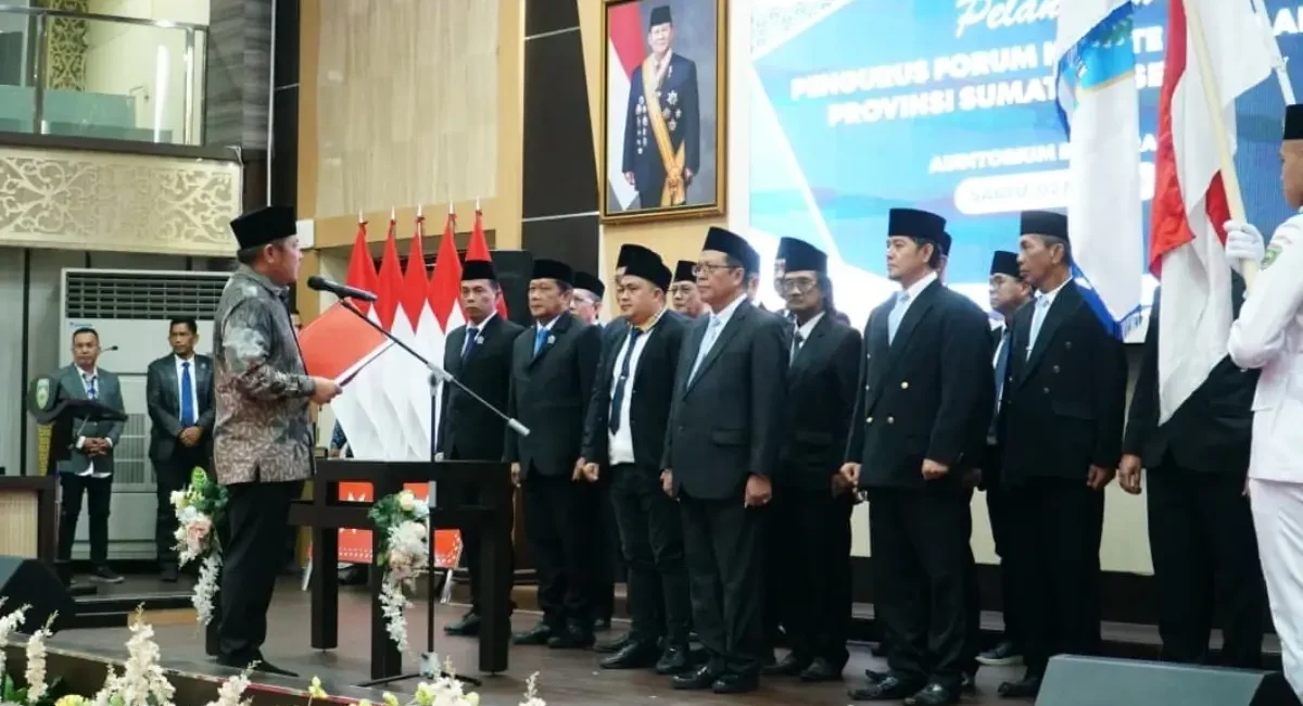Gubernur Sumsel, Herman Deru, secara langsung melantik jajaran pengurus Forum Komite SMA-SMK-SLB Provinsi Sumsel periode 2026-2029 di Graha Bina Praja, Palembang, hari Sabtu, 2 Mei 2026. (BEKISARMEDIA.ID/HAIRUDIN)