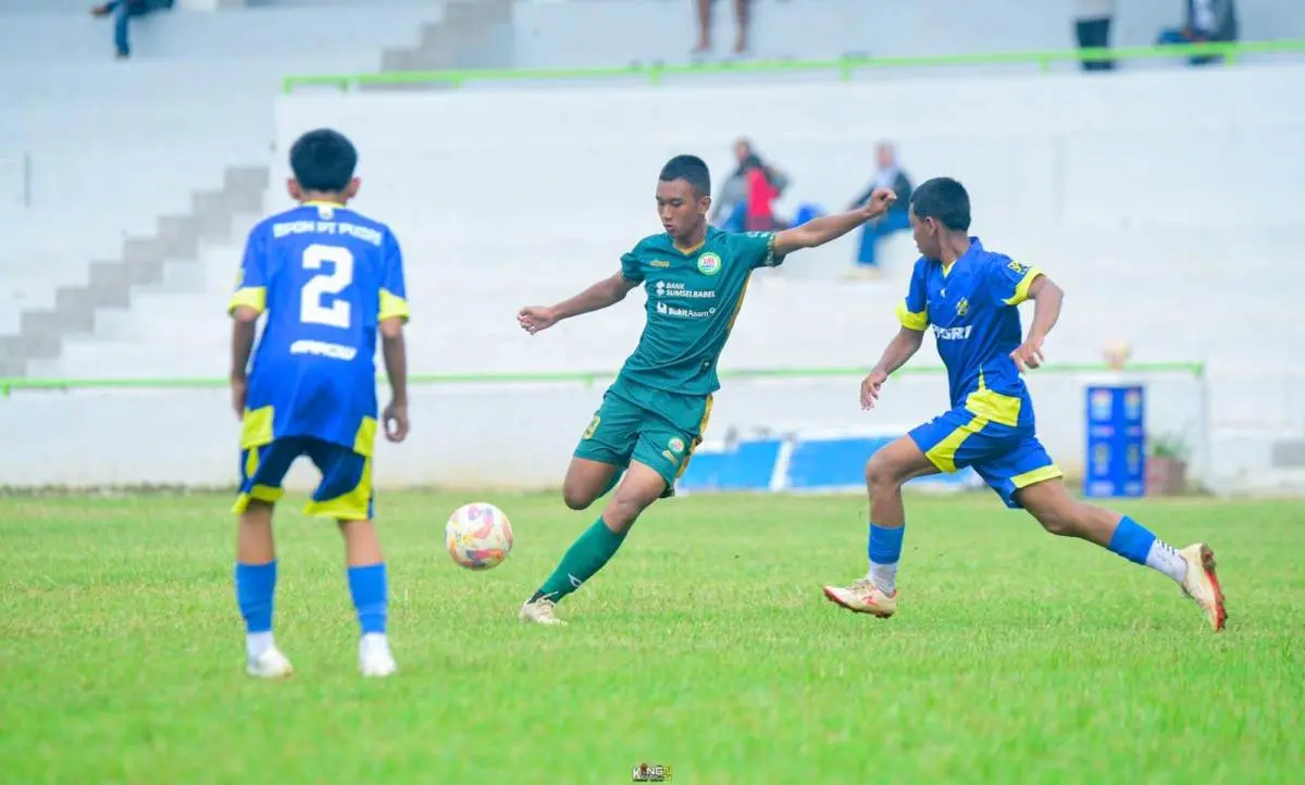 Penyerang andalan PS Palembang U-15, Abqory Sheva Alfiano, kembali menjadi aktor utama di balik superioritas timnya di atas lapangan hijau. (BEKISARMEDIA.ID/TRY)