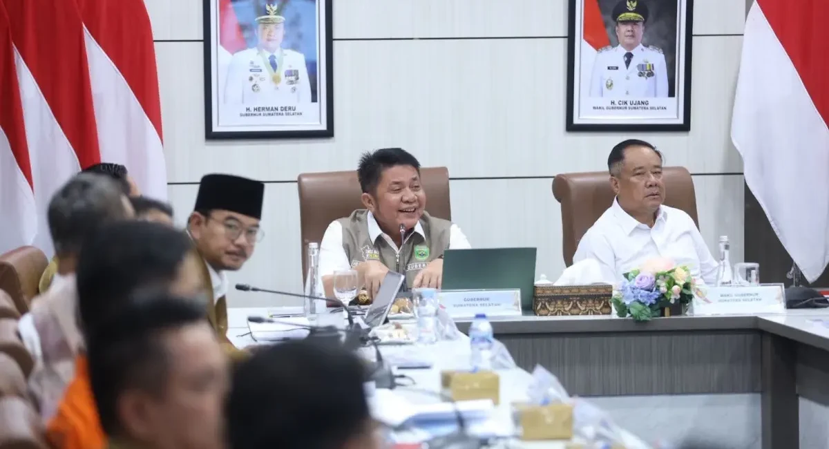 Gubernur Sumatra Selatan (Sumsel), Herman Deru, bersama Wakil Gubernur, Cik Ujang, memimpin langsung rapat koordinasi lintas sektor, guna memastikan "wajah" ibu kota provinsi ini tidak lagi terendam saat hujan deras melanda. (BEKISARMEDIA.ID/ANGGA)
