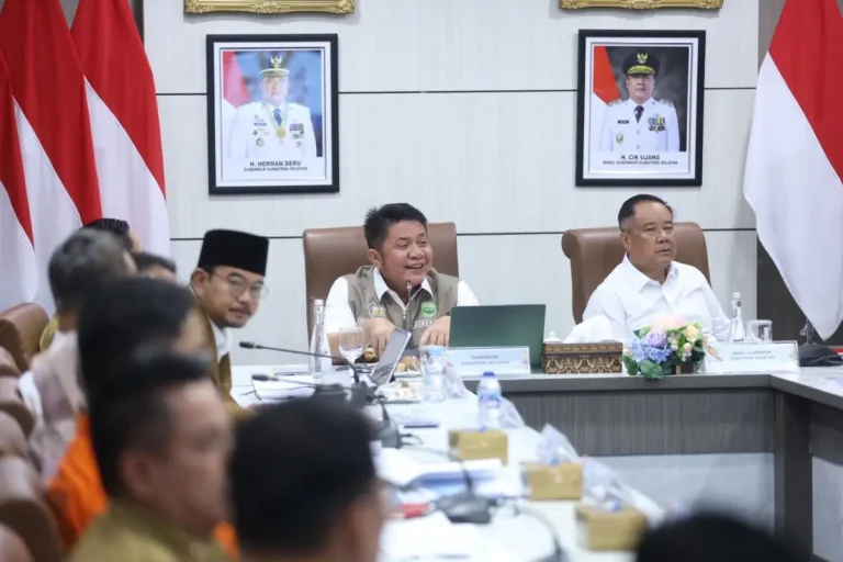 Gubernur Sumatra Selatan (Sumsel), Herman Deru, bersama Wakil Gubernur, Cik Ujang, memimpin langsung rapat koordinasi lintas sektor, guna memastikan "wajah" ibu kota provinsi ini tidak lagi terendam saat hujan deras melanda. (BEKISARMEDIA.ID/ANGGA)