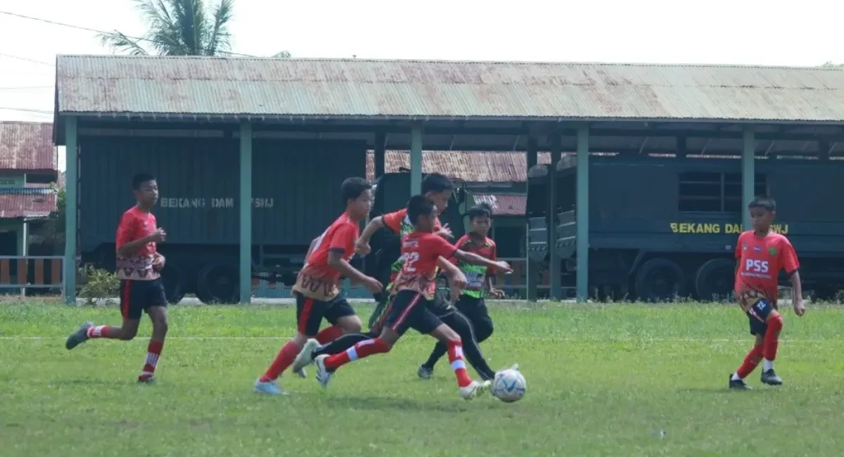 Sekolah Sepakbola (SSB) Palembang Soccer Skills (PSS) sukses meraih gelar juara 3 dalam turnamen sepak bola kelompok umur U-13 yang berlangsung di Lapangan Bekang Ajendam II Sriwijaya, Palembang. (BEKISARMEDIA.ID/HAIRUDIN)