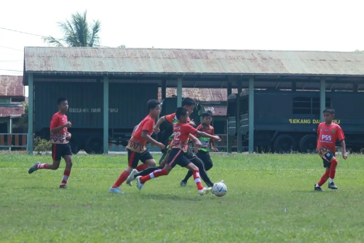 Sekolah Sepakbola (SSB) Palembang Soccer Skills (PSS) sukses meraih gelar juara 3 dalam turnamen sepak bola kelompok umur U-13 yang berlangsung di Lapangan Bekang Ajendam II Sriwijaya, Palembang. (BEKISARMEDIA.ID/HAIRUDIN)