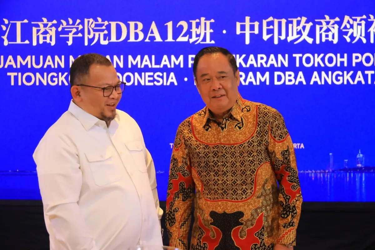 Wakil Gubernur (Wagub) Sumatra Selatan (Sumsel), H. Cik Ujang, melakukan diplomasi ekonomi strategis dengan menghadiri jamuan makan malam dalam rangka Pertukaran Tokoh Politik Tiongkok-Indonesia Program DBA Angkatan XII CKGBSP. (BEKISARMEDIA.ID/HAIRUDIN)