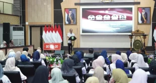 Wakil Gubernur (Wagub) Sumsel, Cik Ujang, saat membuka secara resmi Seminar Hardiknas tahun 2026 yang bertajuk "Apa Kabar Guru? Sejahtera, Perlindungan Nyata dan Pendidikan Berkualitas." di Auditorium Graha Bina Praja Pemprov Sumsel, pada hari Rabu, tanggal 20 Mei 2026. (BEKISARMEDIA.ID/ANGGA)