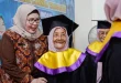 Ketua TP PKK Kabupaten Muba, Hj. Patimah Toha, menghadiri acara Wisuda Sekolah Lansia Tangguh, Kamis, tanggal 30 April 2026. (BEKISARMEDIA.ID/HAIRUDIN)