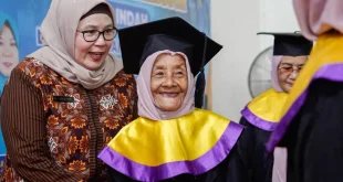 Ketua TP PKK Kabupaten Muba, Hj. Patimah Toha, menghadiri acara Wisuda Sekolah Lansia Tangguh, Kamis, tanggal 30 April 2026. (BEKISARMEDIA.ID/HAIRUDIN)