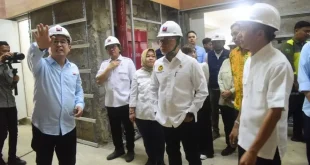 Gubernur Sumsel, Herman Deru, bersama Menteri Koordinator (Menko) Bidang Pangan, Zulkifli Hasan, meninjau langsung operasional fasilitas Pengolahan Sampah menjadi Energi Listrik (PSEL) di kawasan Kertapati pada hari Jum'at, tanggal 1 Mei 2026 (BEKISARMEDIA.ID/HAIRUDIN)