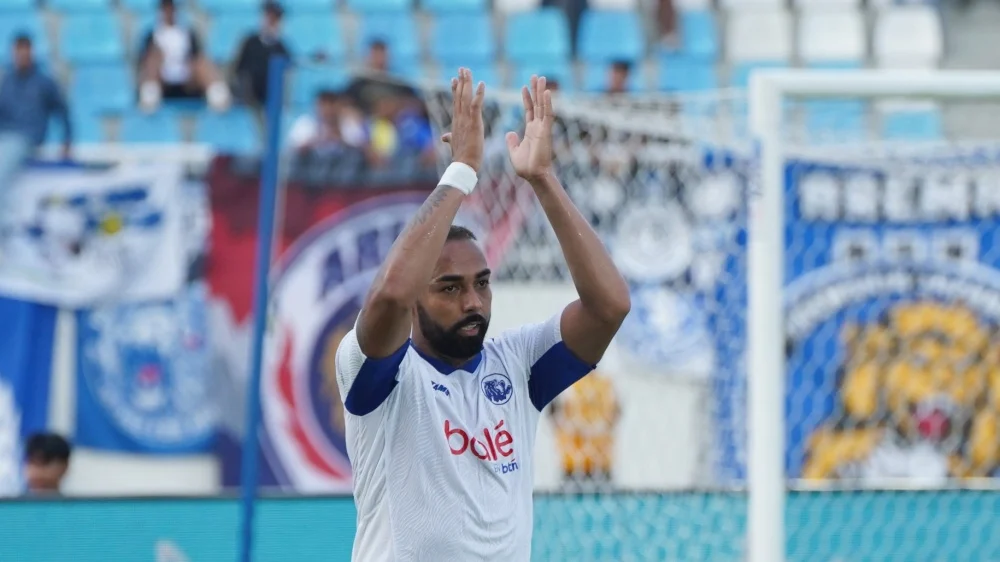 Manajemen tim berjuluk Singo Edan itu, secara resmi mengumumkan pengakhiran kerja sama dengan penyerang andalan mereka asal Brasil, Dalberto Luan Belo, setelah kontrak sang pemain habis pada 10 Juni 2026 dan disepakati untuk tidak diperpanjang untuk musim depan. (foto : ileague.id)