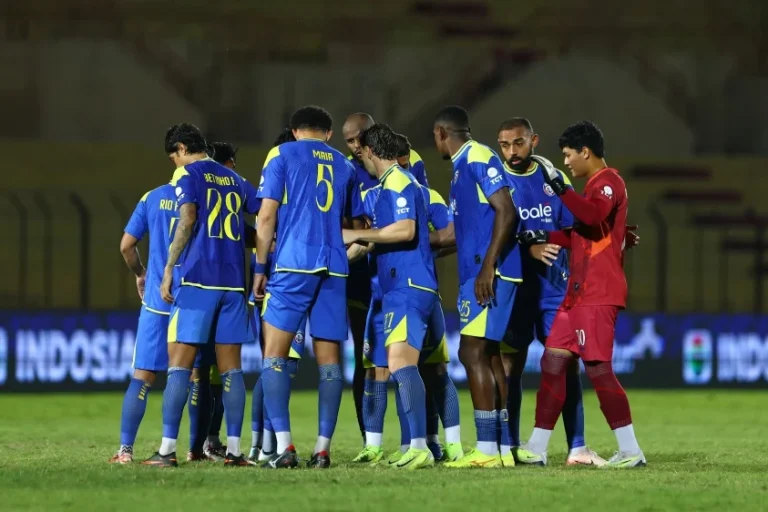 Manajemen Arema FC resmi mengumumkan pengakhiran kerja sama dengan tiga pemain pilarnya, yaitu Gildson Pablo de Oliveira Silva, Samuel Gideon Balinsa, dan Luiz Gustavo Tavares Conde. (foto : ileague.id)
