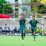 Pemain di lini depan PS Palembang, Abqory Sheva Alfiano, melakukan selebrasi setelah menciptakan gol. (BEKISARMEDIA.ID/TRI)