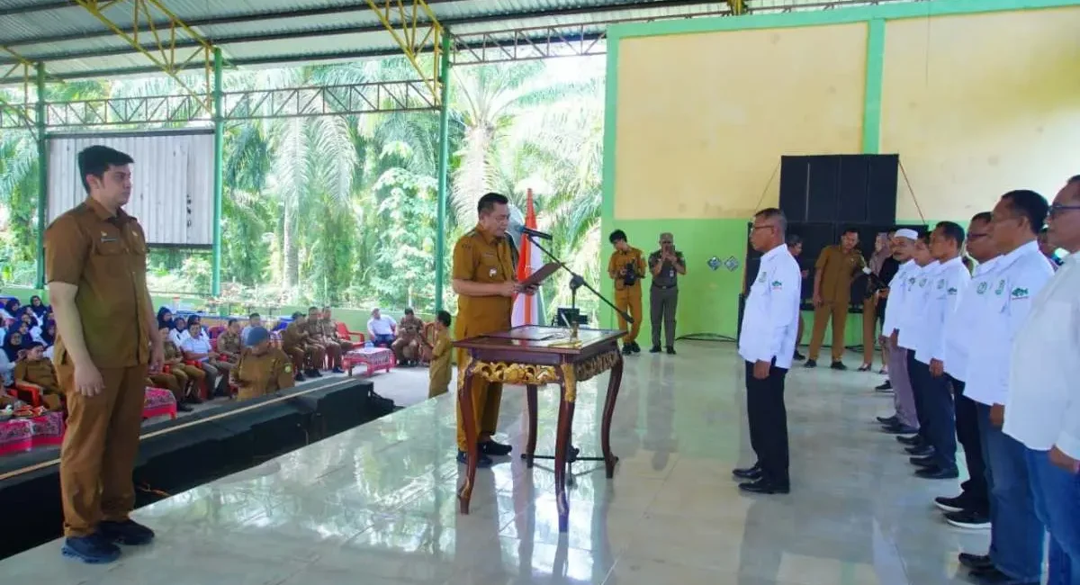 Bupati Kabupaten Musi Banyuasin (Muba), Toha Tohet, secara resmi melantik dan mengukuhkan kepengurusan Organisasi Ikatan Persaudaraan Persedekahan Kundangan (IPPK) Kecamatan Babat Toman masa bakti terbaru. (BEKISARMEDIA.ID/HAIRUDIN)