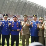 Bupati Kabupaten Muba, Toha Tohet, saat dirinya menghadiri upacara peringatan Hari Ulang Tahun (HUT) ke-107 Pemadam Kebakaran dan Penyelamatan, HUT ke-76 Satuan Polisi Pamong Praja (Satpol PP), serta HUT ke-64 Satuan Perlindungan Masyarakat (Linmas) tingkat nasional, di Lapangan Atletik 1 Jakabaring Sport City (JSC), Palembang, hari Kamis, tanggal 30 April 2026. (BEKISARMEDIA.ID/HAIRUDIN)