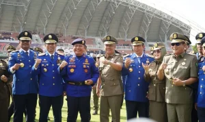 Bupati Kabupaten Muba, Toha Tohet, saat dirinya menghadiri upacara peringatan Hari Ulang Tahun (HUT) ke-107 Pemadam Kebakaran dan Penyelamatan, HUT ke-76 Satuan Polisi Pamong Praja (Satpol PP), serta HUT ke-64 Satuan Perlindungan Masyarakat (Linmas) tingkat nasional, di Lapangan Atletik 1 Jakabaring Sport City (JSC), Palembang, hari Kamis, tanggal 30 April 2026. (BEKISARMEDIA.ID/HAIRUDIN)