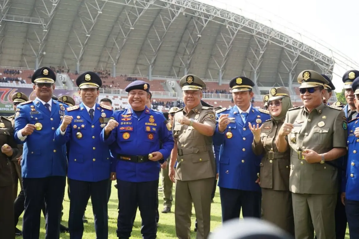 Bupati Kabupaten Muba, Toha Tohet, saat dirinya menghadiri upacara peringatan Hari Ulang Tahun (HUT) ke-107 Pemadam Kebakaran dan Penyelamatan, HUT ke-76 Satuan Polisi Pamong Praja (Satpol PP), serta HUT ke-64 Satuan Perlindungan Masyarakat (Linmas) tingkat nasional, di Lapangan Atletik 1 Jakabaring Sport City (JSC), Palembang, hari Kamis, tanggal 30 April 2026. (BEKISARMEDIA.ID/HAIRUDIN)