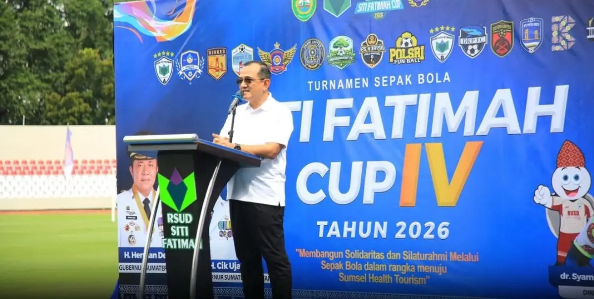 Sekretaris Daerah (Sekda) Provinsi Sumatra Selatan, Edward Candra, resmi membuka Turnamen Sepak Bola RS Siti Fatimah Cup IV Tahun 2026 di Stadion Bumi Sriwijaya, Palembang, pada hari Sabtu, tanggal 9 Mei 2026. (BEKISARMEDIA.ID/HAIRUDIN) Sekretaris Daerah (Sekda) Provinsi Sumatra Selatan, Edward Candra, resmi membuka Turnamen Sepak Bola RS Siti Fatimah Cup IV Tahun 2026 di Stadion Bumi Sriwijaya, Palembang, pada hari Sabtu, tanggal 9 Mei 2026. (BEKISARMEDIA.ID/HAIRUDIN)