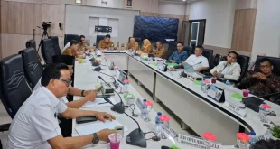 Rapat Dengar Pendapat (RDP) Komisi IV DPRD Kabupaten Muba yang dipimpin oleh Edi Hariyanto, serta dihadiri oleh Asisten I Setda Kabupaten Muba, jajaran dinas terkait, BPJS Ketenagakerjaan, hingga perwakilan pemerintah desa. (BEKISARMEDIA.ID/HAIRUDIN)