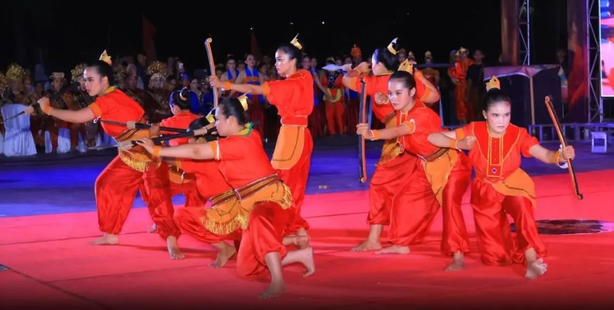 Buka Festival Sriwijaya 2026, Wagub Sumsel Ajak Generasi Muda Gali Kejayaan Sejarah Sumsel 2 Wakil Gubernur (Wagub) Sumatra Selatan (Sumsel), Cik Ujang, resmi membuka gelaran Festival Sriwijaya 2026 di Kompleks Dekranasda Palembang, Jum'at, 15 Mei 2026. (BEKISARMEDIA.ID/HAIRUDIN)