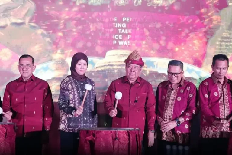 Wakil Gubernur (Wagub) Sumatra Selatan (Sumsel), Cik Ujang, resmi membuka gelaran Festival Sriwijaya 2026 di Kompleks Dekranasda Palembang, Jum'at, 15 Mei 2026. (BEKISARMEDIA.ID/HAIRUDIN)