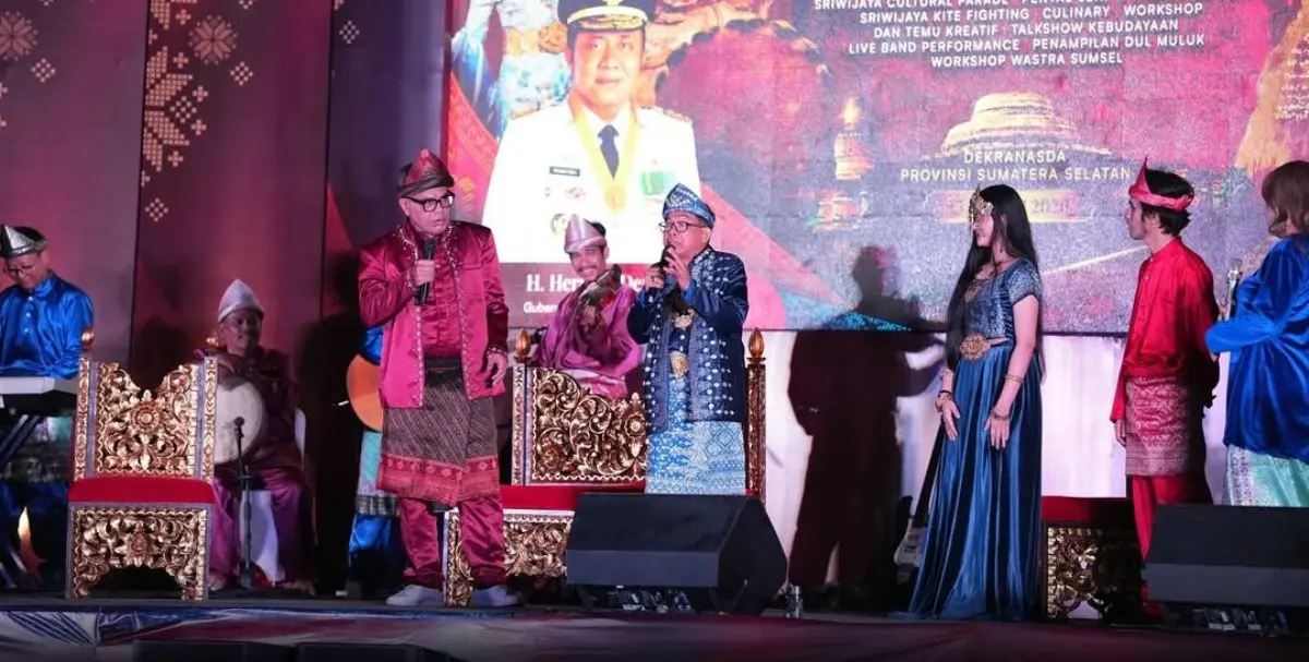 Buka Festival Sriwijaya 2026, Wagub Sumsel Ajak Generasi Muda Gali Kejayaan Sejarah Sumsel 3 Wakil Gubernur (Wagub) Sumatra Selatan (Sumsel), Cik Ujang, resmi membuka gelaran Festival Sriwijaya 2026 di Kompleks Dekranasda Palembang, Jum'at, 15 Mei 2026. (BEKISARMEDIA.ID/HAIRUDIN)