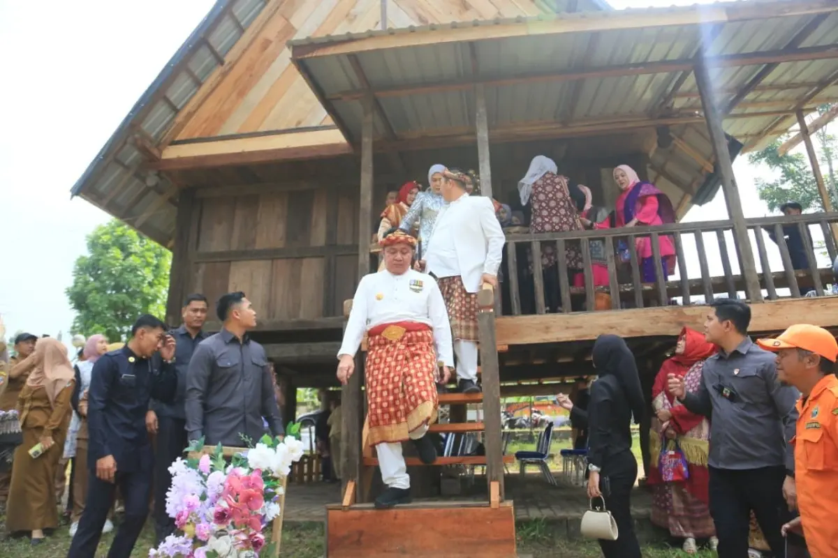Gubernur Sumatra Selatan (Sumsel), Herman Deru, meresmikan Rumah Baghi Restorative Justice yang berlokasi di Kompleks MTQ Gunung Gare, Kota Pagaralam, hari Selasa, tanggal 22 Juni 2026. (BEKISARMEDIA.ID/HAIRUDIN)
