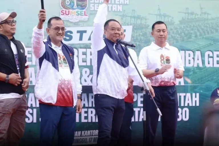 Wakil Gubernur Sumsel, Cik Ujang, mengikuti Puncak rangkaian peringatan Hari Ulang Tahun (HUT) ke-80 Provinsi Sumatra Selatan (Sumsel) di area halaman Kantor Gubernur Sumsel, Minggu, tanggal 17 Mei 2026. (BEKISARMEDIA.ID/HAIRUDIN)