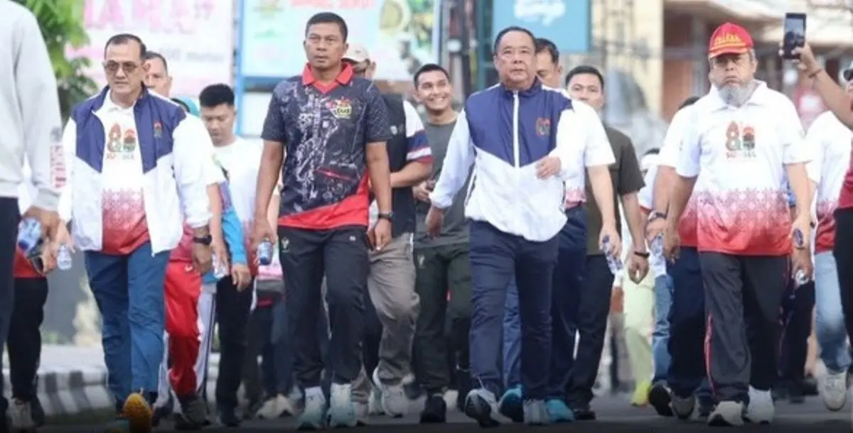 Refleksi HUT ke-80 Provinsi Sumsel, Cik Ujang Ajak Masyarakat Kenang Jasa Pendahulu 2 Wakil Gubernur Sumsel, Cik Ujang, mengikuti Puncak rangkaian peringatan Hari Ulang Tahun (HUT) ke-80 Provinsi Sumatra Selatan (Sumsel) di area halaman Kantor Gubernur Sumsel, Minggu, tanggal 17 Mei 2026. (BEKISARMEDIA.ID/HAIRUDIN)