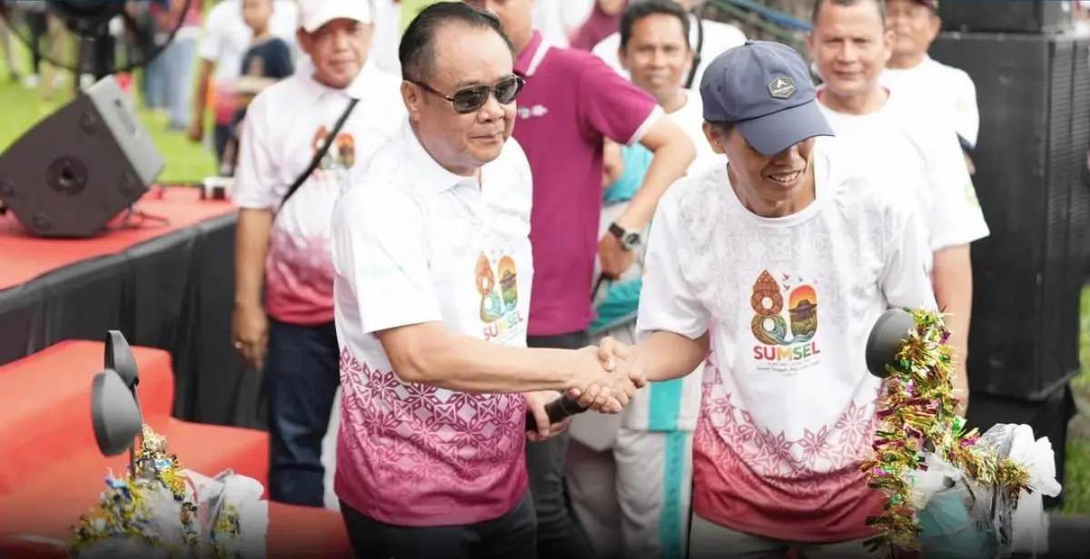 Refleksi HUT ke-80 Provinsi Sumsel, Cik Ujang Ajak Masyarakat Kenang Jasa Pendahulu 3 Wakil Gubernur Sumsel, Cik Ujang, mengikuti Puncak rangkaian peringatan Hari Ulang Tahun (HUT) ke-80 Provinsi Sumatra Selatan (Sumsel) di area halaman Kantor Gubernur Sumsel, Minggu, tanggal 17 Mei 2026. (BEKISARMEDIA.ID/HAIRUDIN)