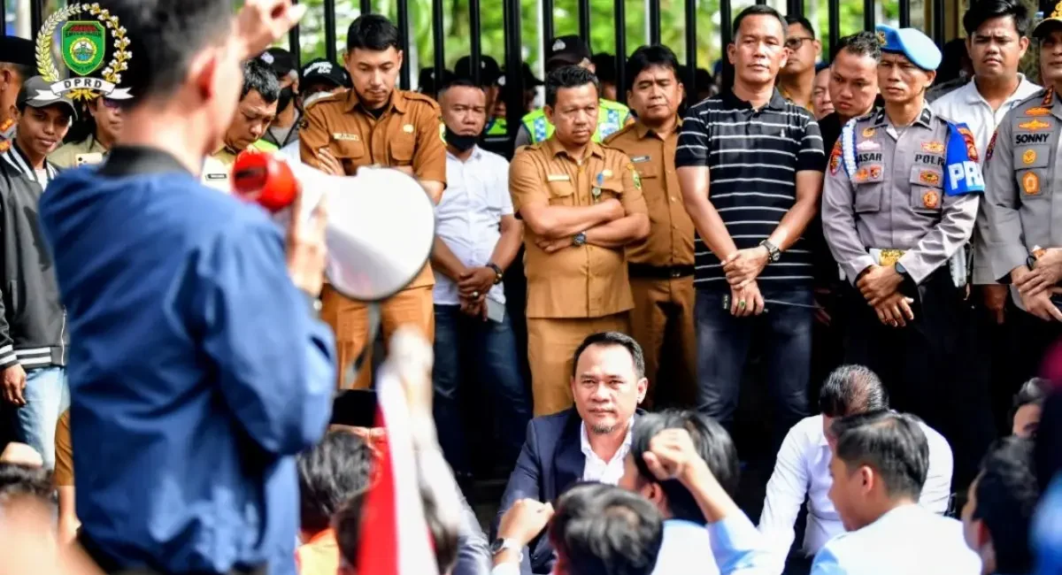 Ketua DPRD Provinsi Sumatra Selatan (Sumsel), Andie Dinialdie, berkomitmen memfasilitasi perwakilan mahasiswa di Kota Palembang untuk berangkat ke Jakarta, guna menyampaikan aspirasi secara langsung kepada pemerintah pusat. (BEKISARMEDIA.ID/HAIRUDIN)